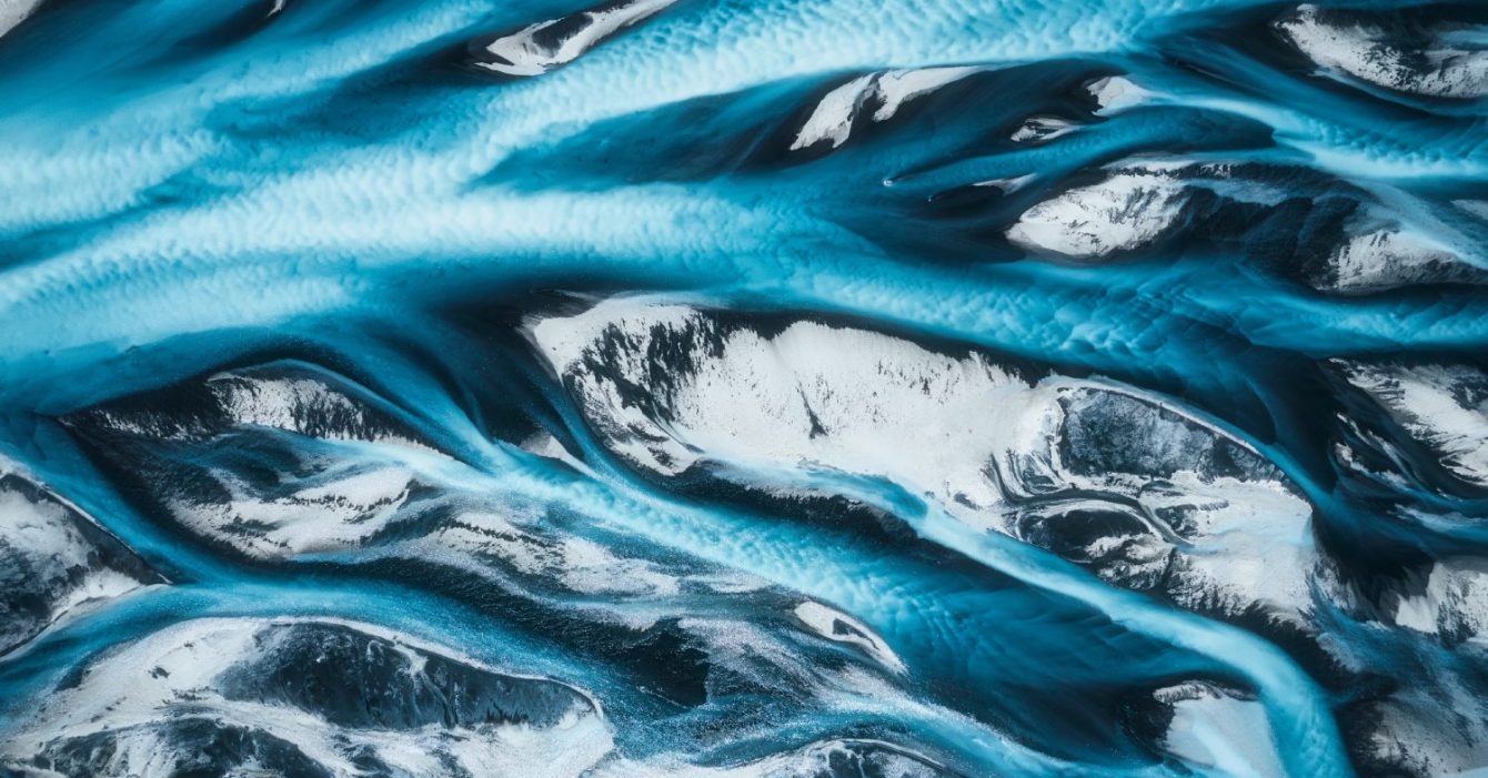 Top,View,Of,Dramatic,Abstract,Icelandic,Glacier,River,Delta,Flowing